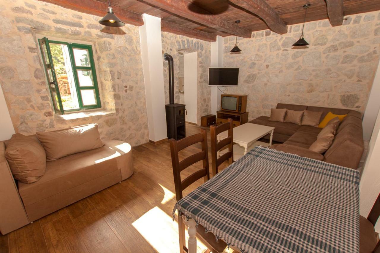 Rustic Stone House Villa Bar Exterior photo